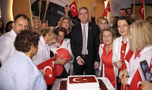 Eczacılar Cumhuriyetimizin 100. yılını coşkuyla kutladı