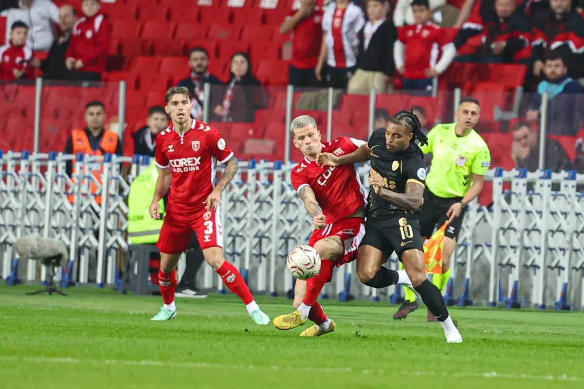 Samsunspor’da Kırmızı Kart Kabusu! Amedspor 3 Puanı Aldı - Fotoğraf 4
