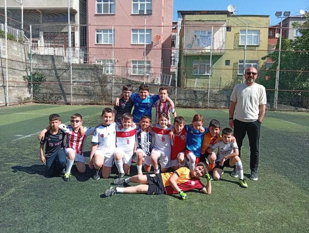 Samsun'da Şehit Cengiz Topel İlkokulu’nda Futbol Şöleni! Şampiyonlar Belli Oldu - Fotoğraf 3