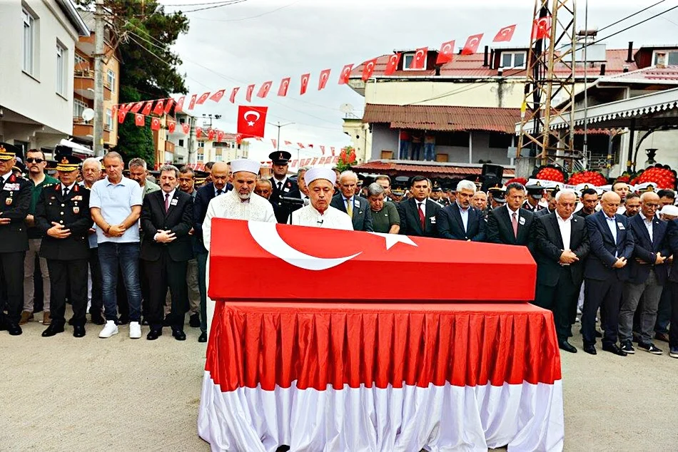 SAMSUNLU ŞEHİT JANDARMA UZMAN ÇAVUŞ MEHMET DEMİRBAŞ SON YOLCULUĞUNA UĞURLANDI - Fotoğraf 8