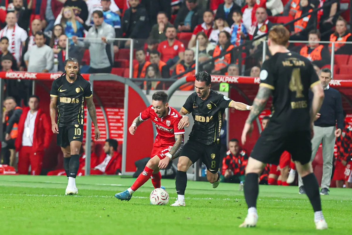 Samsunspor’da Kırmızı Kart Kabusu! Amedspor 3 Puanı Aldı - Fotoğraf 10
