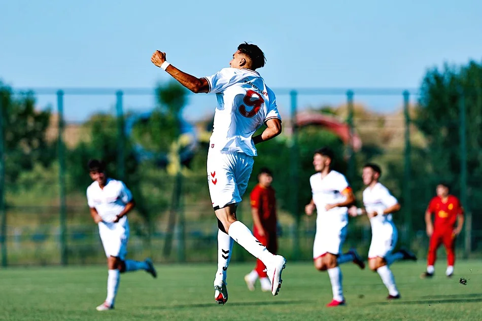 Samsunspor U19 sezona farklı galibiyetle başladı: Göztepe'yi 5-1 mağlup etti - Fotoğraf 5