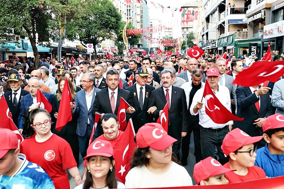 SAMSUN’DA ON BİNLER 15 TEMMUZ DEMOKRASİ VE MİLLİ BİRLİK GÜNÜ ETKİNLERİNDE BULUŞTU - Fotoğraf 4
