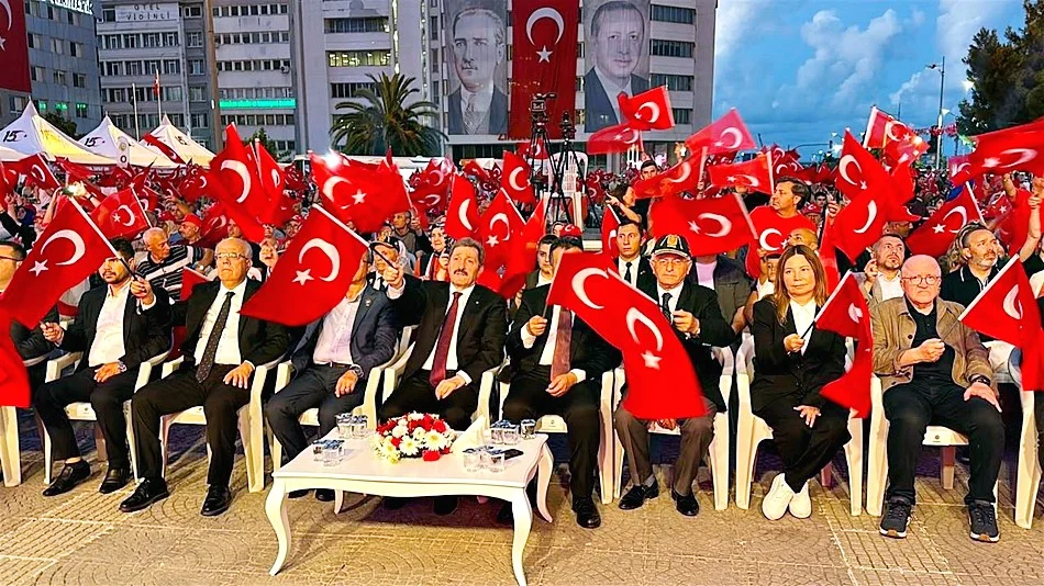 SAMSUN’DA ON BİNLER 15 TEMMUZ DEMOKRASİ VE MİLLİ BİRLİK GÜNÜ ETKİNLERİNDE BULUŞTU - Fotoğraf 5