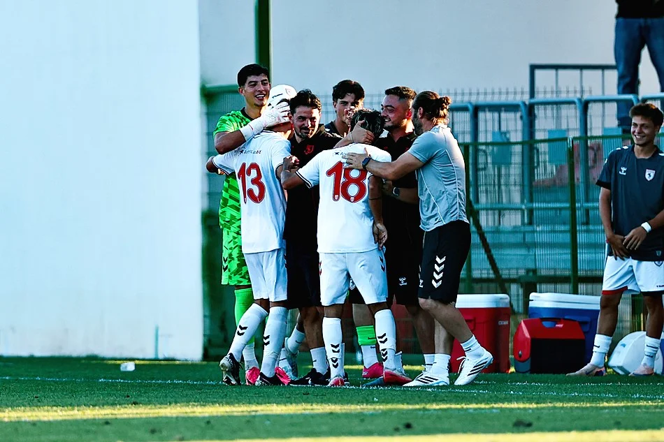 Samsunspor U19 sezona farklı galibiyetle başladı: Göztepe'yi 5-1 mağlup etti - Fotoğraf 1