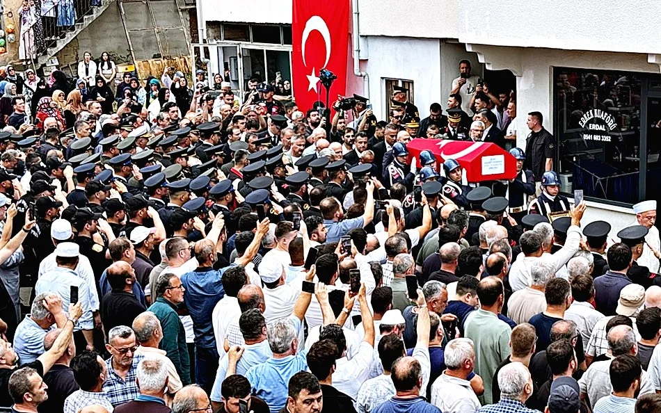 SAMSUNLU ŞEHİT JANDARMA UZMAN ÇAVUŞ MEHMET DEMİRBAŞ SON YOLCULUĞUNA UĞURLANDI - Fotoğraf 4