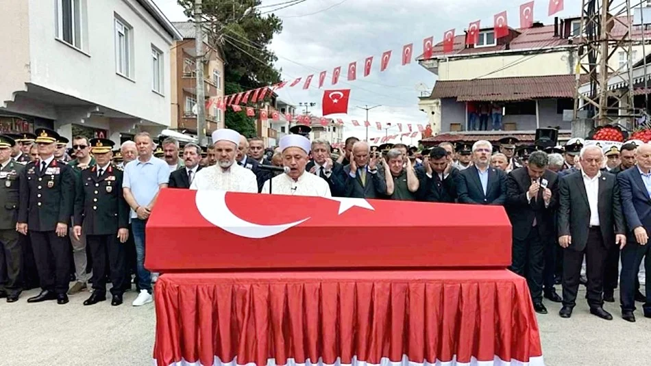SAMSUNLU ŞEHİT JANDARMA UZMAN ÇAVUŞ MEHMET DEMİRBAŞ SON YOLCULUĞUNA UĞURLANDI - Fotoğraf 7
