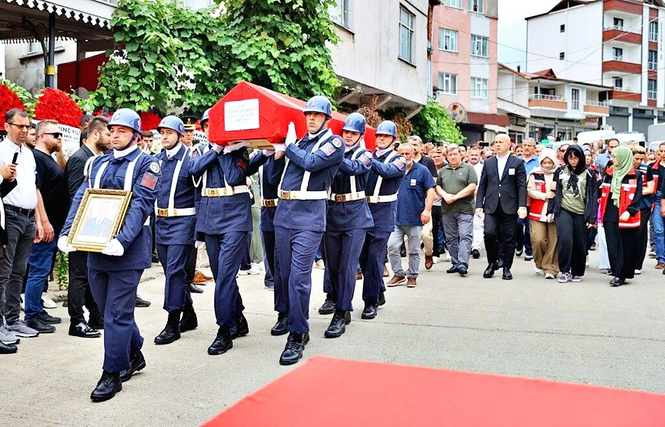 SAMSUNLU ŞEHİT JANDARMA UZMAN ÇAVUŞ MEHMET DEMİRBAŞ SON YOLCULUĞUNA UĞURLANDI - Fotoğraf 9