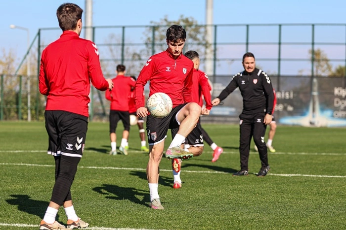 SAMSUNSPOR U19 TAKIMI, GALATASARAY MAÇI HAZIRLIKLARINI TAMAMLADI - Resim 2