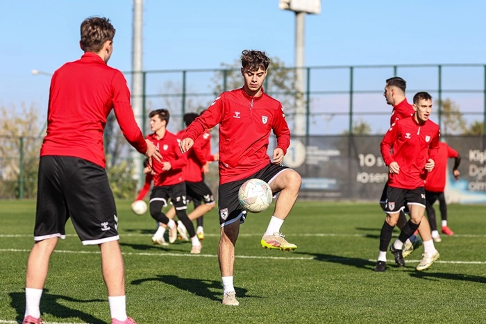 SAMSUNSPOR U19 TAKIMI, GALATASARAY MAÇI HAZIRLIKLARINI TAMAMLADI - Resim 6