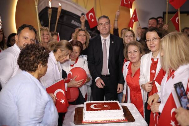 Eczacılar Cumhuriyetimizin 100. yılını coşkuyla kutladı - Resim 2