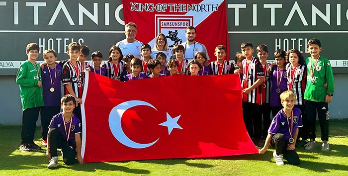 Samsunspor'un küçük dev adamları çifte kupa ile dönüyor - Resim 1