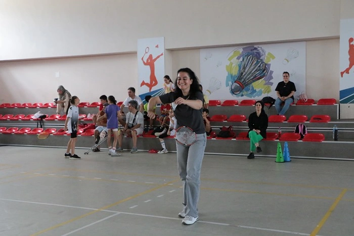 Veliler ve çocukları badmintonda yarıştı! Samsun spor haberleri - Resim 2