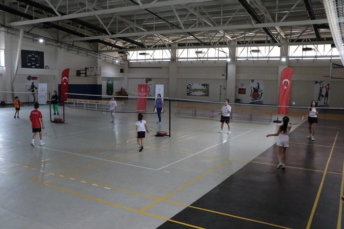 Veliler ve çocukları badmintonda yarıştı! Samsun spor haberleri - Resim 3