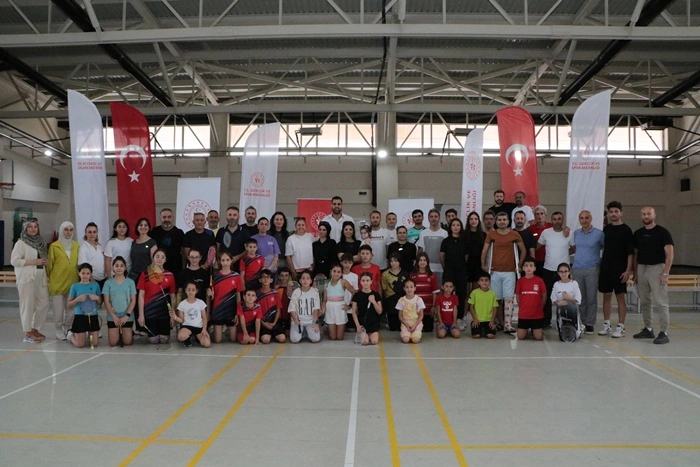 Veliler ve çocukları badmintonda yarıştı! Samsun spor haberleri - Resim 6