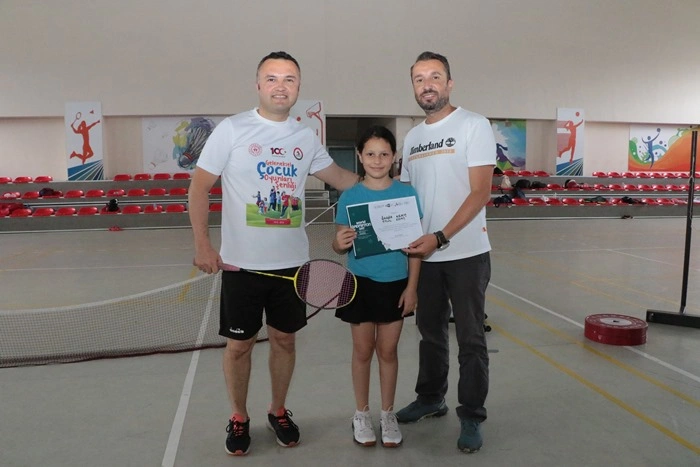 Veliler ve çocukları badmintonda yarıştı! Samsun spor haberleri - Resim 7