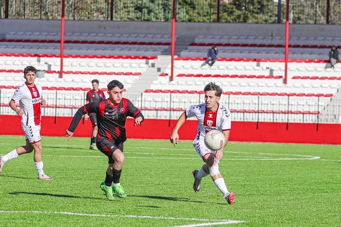 Özel Canik Uğur Okulları Finalde: 4-0'lık Zaferle Dinamik Okulları'nı Eledi - Resim 1