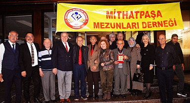 Mithatpaşa Mezunları Derneği’nden öğretmenlerine vefa