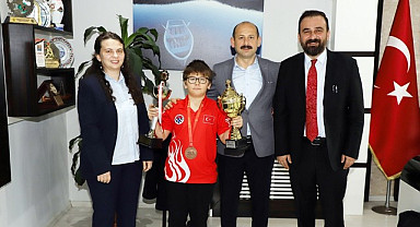 Avrupa üçüncüsü Mustafa Demirkan’dan İl Müdürü Dereci’ye ziyaret