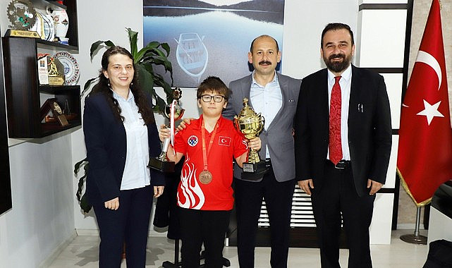 Avrupa üçüncüsü Mustafa Demirkan’dan İl Müdürü Dereci’ye ziyaret