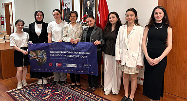 SALIPAZARILI GENÇLER BARSELONA’DA BAŞKONSOLOSU ZİYARET ETTİ