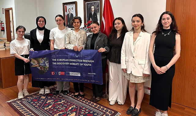 SALIPAZARILI GENÇLER BARSELONA’DA BAŞKONSOLOSU ZİYARET ETTİ