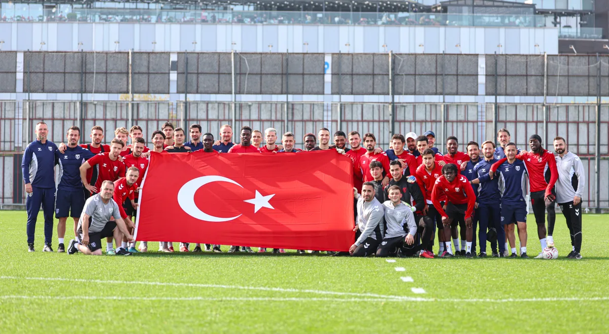 Samsunspor’dan Cumhuriyet Bayramı’na Dev Türk Bayraklı Kutlama Samsunspor’dan Cumhuriyet Bayramı’na Dev Türk Bayraklı Kutlama