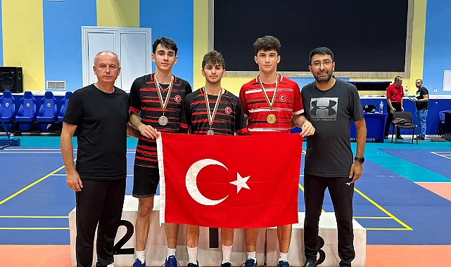 Badminton’da madalya avı