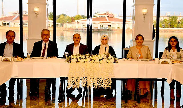 Çorum'a atanan Vali Dağlı'ya veda yemeği