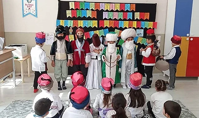 MİNİK ÖĞRENCİLER ULUSLARARASI ANA DİL GÜNÜ ETKİNLİĞİ DÜZENLEDİLER