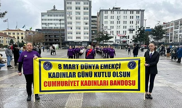 Samsun'da Kadın Bando Takımı Gösterisi Göz Doldurdu