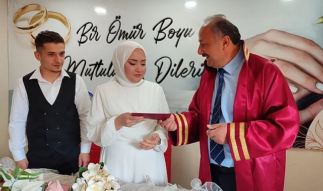 Başkan Karaca, Dilara ve Yunus Emre Şahin çiftinin nikâhını kıydı