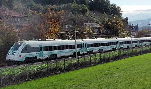 Milli Elektrikli Trenin 3. Seti Raylara Çıktı