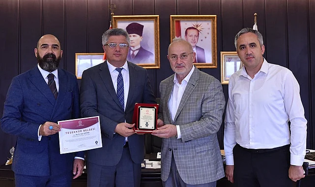 Samsun İl Milli Eğitim Müdürlüğü'ndan Rektör Ünal’a Destek Plaketi