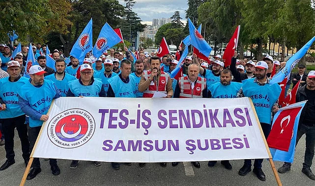 Samsun'da TES-İŞ üyeleri oturma eylemi yaptı