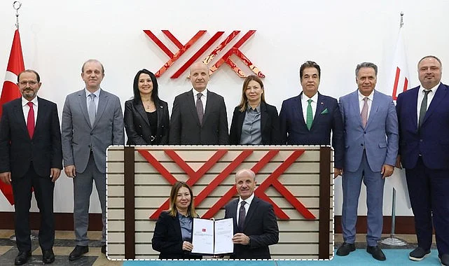 OMÜ Rektörü Fatma Aydın Mazbatasını Aldı