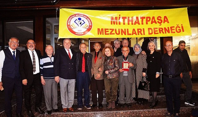 Mithatpaşa Mezunları Derneği’nden öğretmenlerine vefa