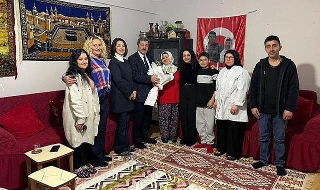 VALİ ORHAN TAVLI ŞEHİT AİLESİYLE İFTAR YAPTI