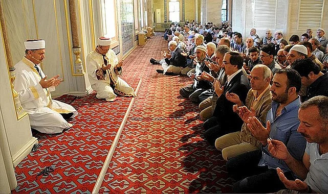 SAMSUN’DA BAYRAM NAMAZI SAAT 07.10’DA! MÜFTÜLÜKTEN HANEFÎ VE ŞÂFİÎLER İÇİN ADIM ADIM REHBER