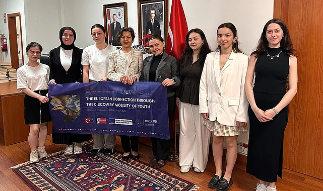 SALIPAZARILI GENÇLER BARSELONA’DA BAŞKONSOLOSU ZİYARET ETTİ