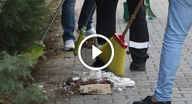 Atakum Belediye Personeli 'Daha Temiz Atakum' için sahada